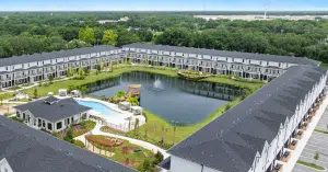 מתחם מולטיפמילי חדש בלייקלנד פלורידה