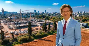 אילוסטרציה: מפתח זהב על רקע הדמיית רובע "כפר סבא בן יהודה צפון", קרקע להשקעה ותמ"ל 3014.